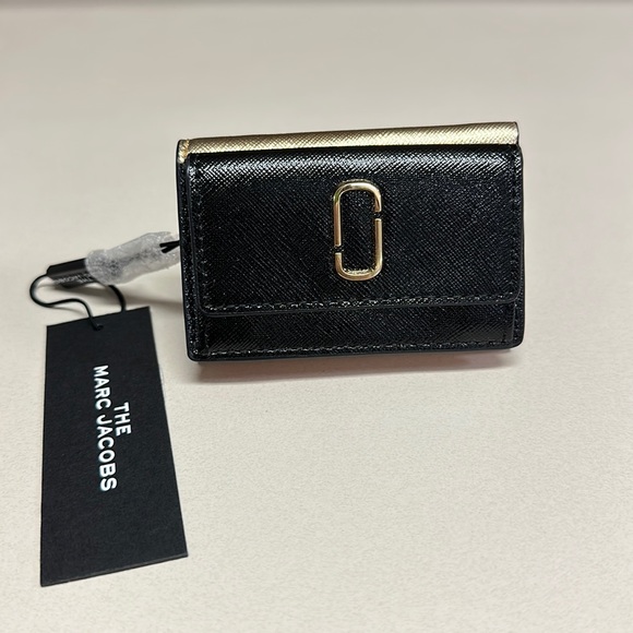 🔥🔥🔥NEW Marc Jacobs The J Mini Trifold Snapshot Black Gold Pink Leather Wallet - Picture 2 of 9